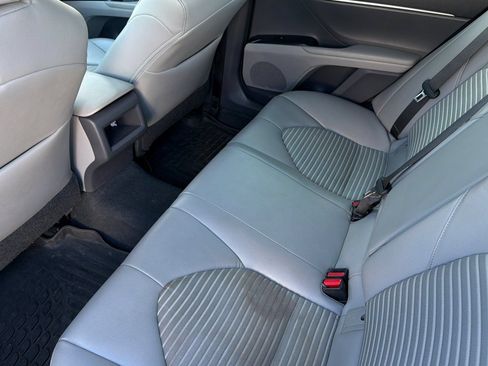 Used 2018 Toyota Camry SE w/ Moonroof Package FWD image 14