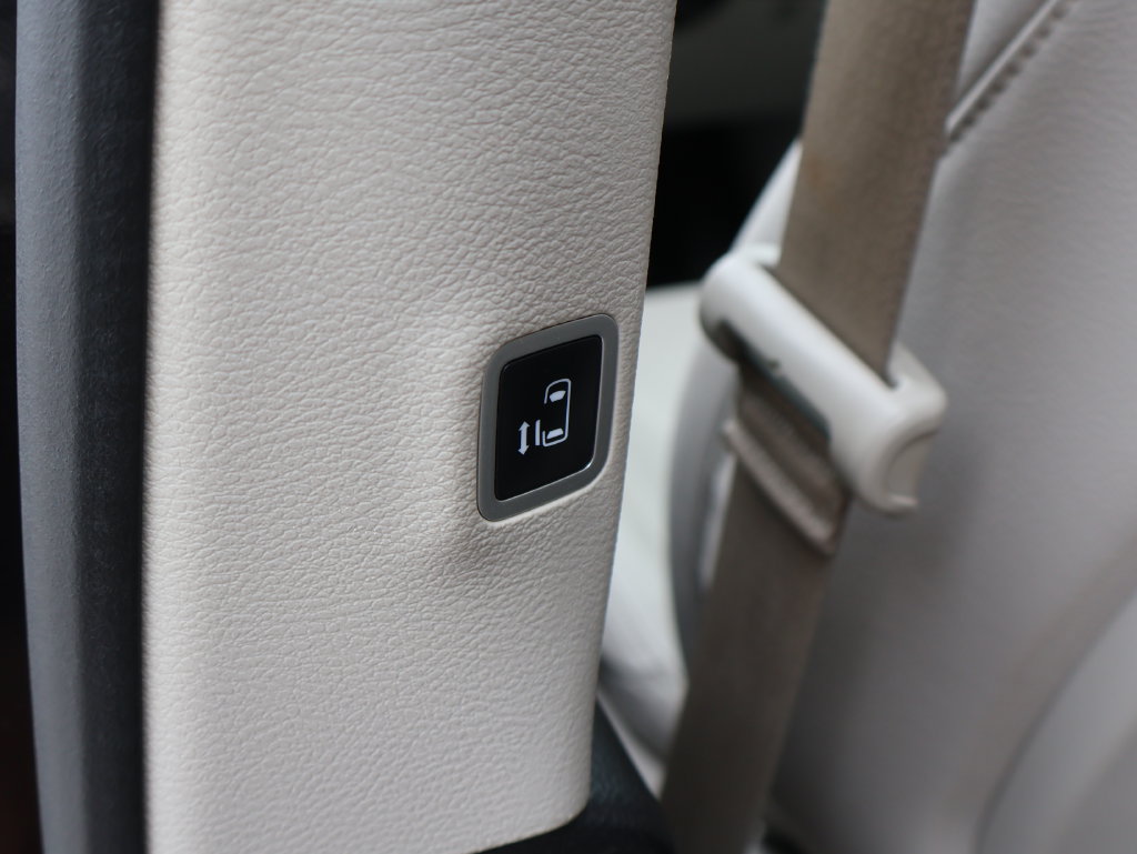Used 2021 Chrysler Pacifica Touring-L FWD image 16