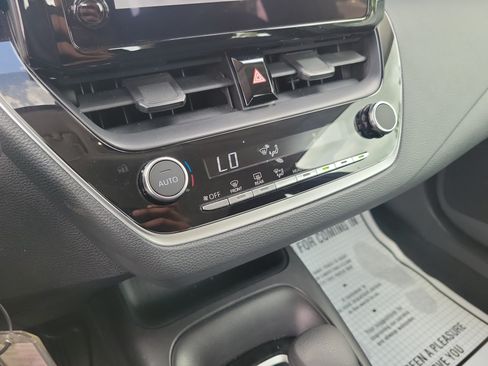 Used 2025 Toyota Corolla LE FWD image 22