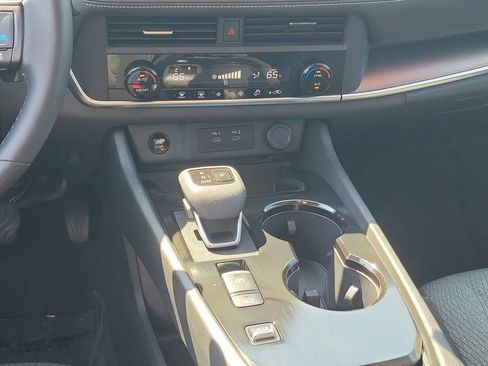 Used 2025 Nissan Rogue SV image 24