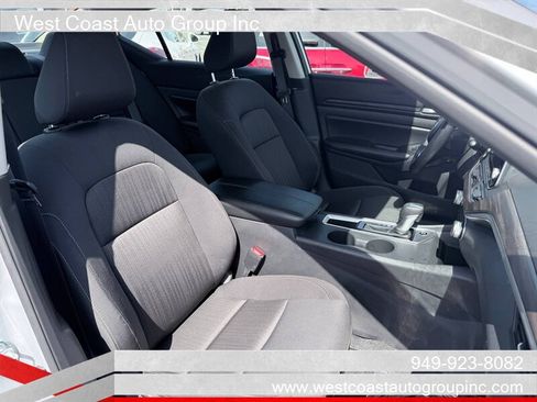 Used 2025 Nissan Altima 2.5 SV FWD image 9
