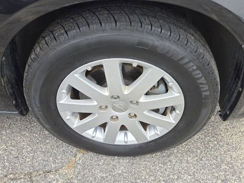 Used 2013 Chrysler Town & Country Touring FWD image 17