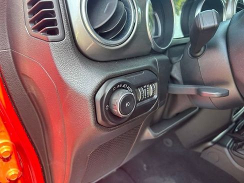 Used 2020 Jeep Wrangler Unlimited Sahara w/ Dual Top Group AWD/4WD image 28