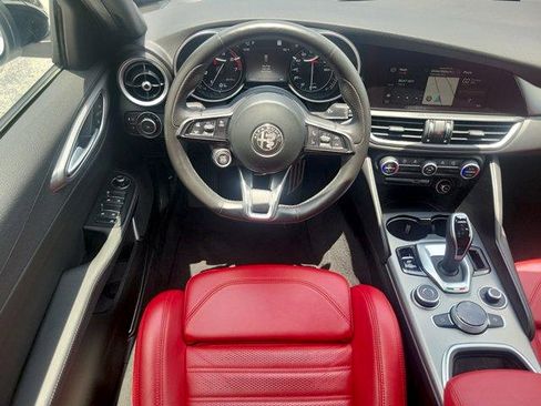 Used 2023 Alfa Romeo Giulia Veloce RWD image 17