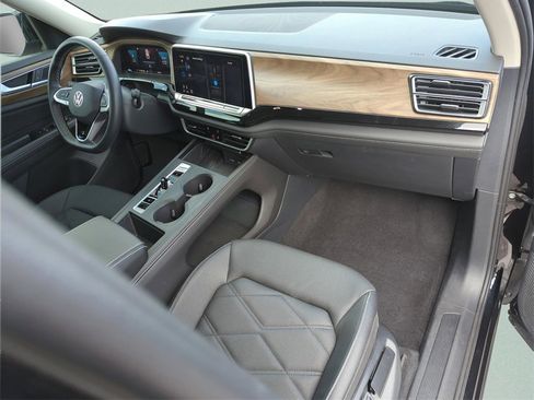 Used 2025 Volkswagen Atlas SE image 17