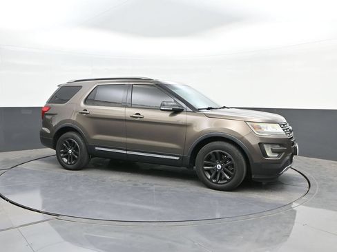 Used 2016 Ford Explorer XLT w/ Equipment Group 202A FWD image 16