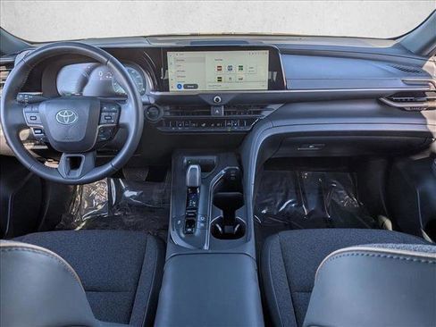 Used 2023 Toyota Crown XLE image 7