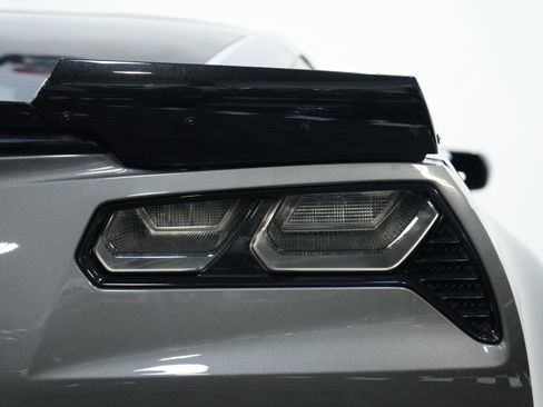 Used 2015 Chevrolet Corvette Z06 w/ 3LZ Preferred Equipment Group image 17