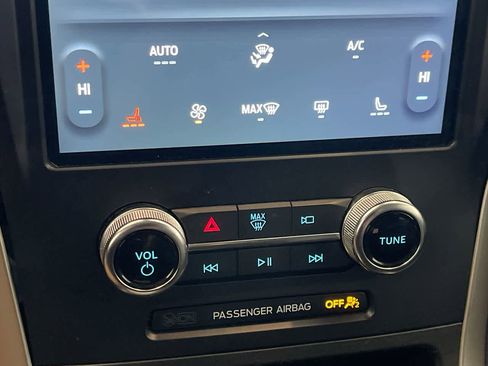 Used 2024 Ford Edge SEL image 18