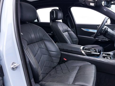 Used 2023 BMW 740i w/ Executive Package RWD image 54