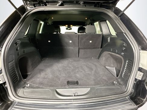 Used 2018 Jeep Grand Cherokee Laredo image 27