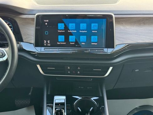 Used 2025 Volkswagen Atlas SE FWD image 27