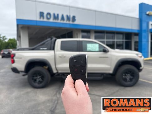 New 2026 Chevrolet Colorado ZR2 w/ Midnight Edition AWD/4WD image 23