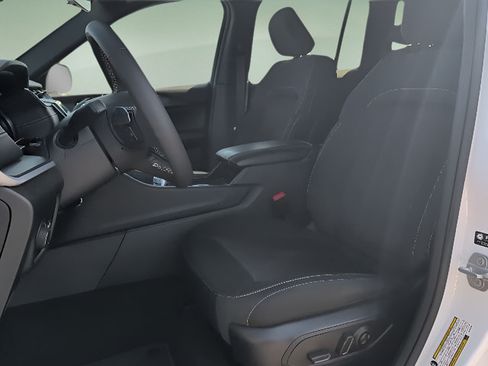 Used 2025 Jeep Grand Cherokee Laredo X RWD image 10