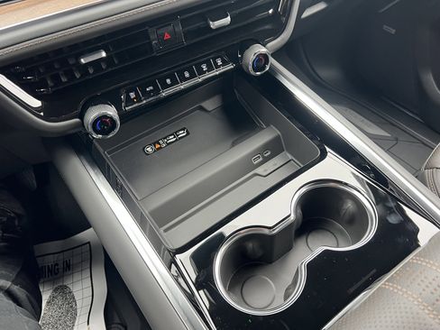 New 2026 Chevrolet Tahoe High Country AWD/4WD image 27