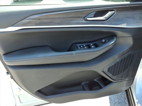 New 2026 Jeep Grand Cherokee L 4WD image 8