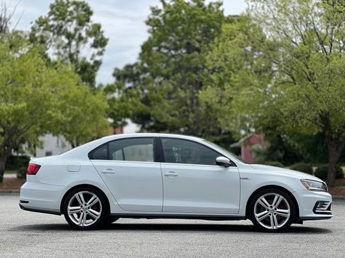 Used 2017 Volkswagen Jetta GLI FWD image 4