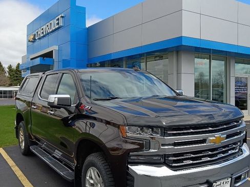 Used 2019 Chevrolet Silverado 1500 LTZ w/ Z71 Off-Road Package AWD/4WD image 7