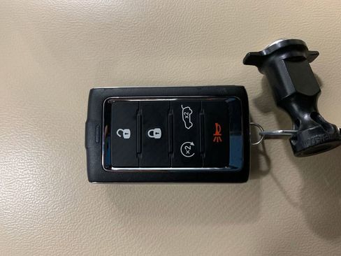 Used 2023 Jeep Grand Cherokee Limited w/ Luxury Tech Group II AWD/4WD image 36