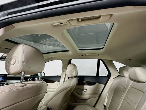 Used 2019 Mercedes-Benz GLC 350e 4MATIC image 23