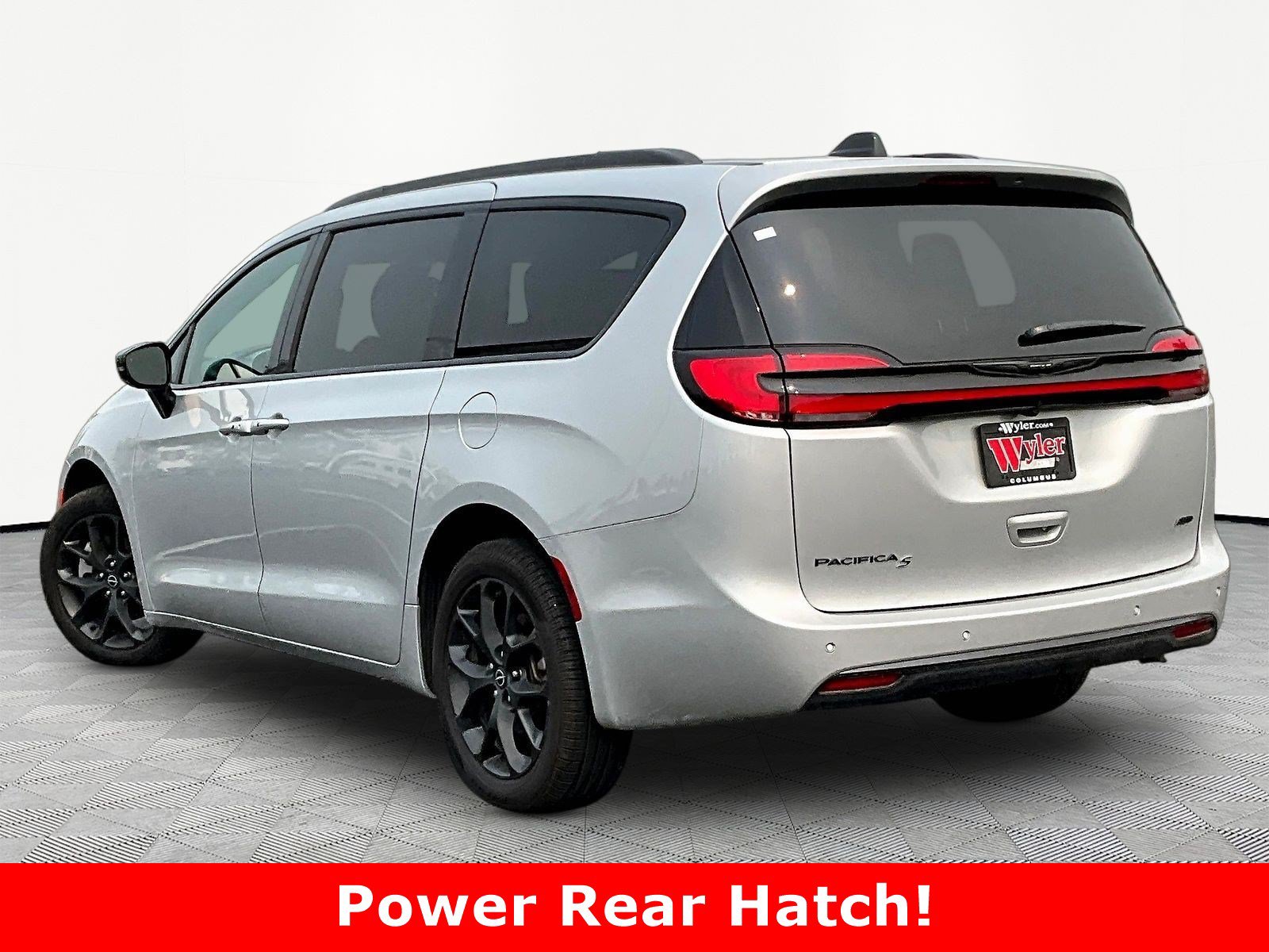 Used 2026 Chrysler Pacifica Select w/ S Appearance Package AWD/4WD image 4