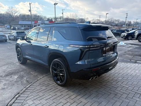 Used 2024 Chevrolet Traverse RS image 11