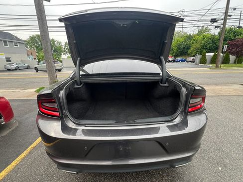 Used 2018 Dodge Charger SXT RWD image 9