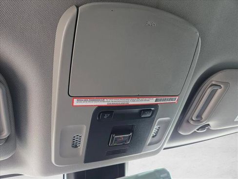 Used 2022 Toyota Camry SE w/ Carpet Mat Package (TMS) image 17