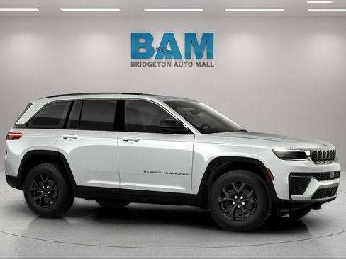 New 2026 Jeep Grand Cherokee Altitude AWD/4WD image 2
