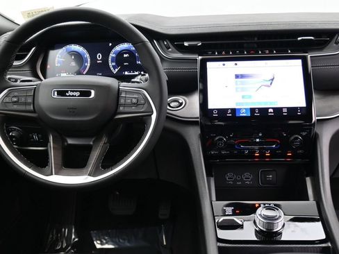 New 2025 Jeep Grand Cherokee Limited image 31