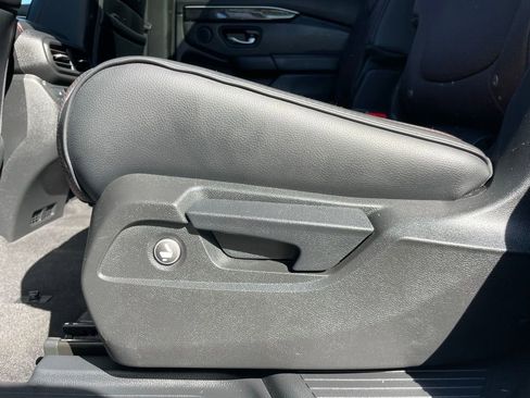 Certified 2025 Honda Pilot Black Edition image 42