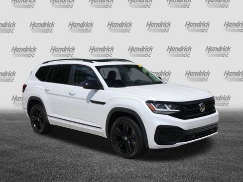 Used 2023 Volkswagen Atlas SEL R-Line AWD/4WD image 2