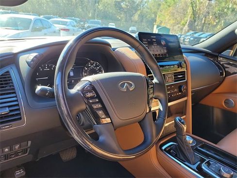 Used 2024 INFINITI QX80 Sensory image 6
