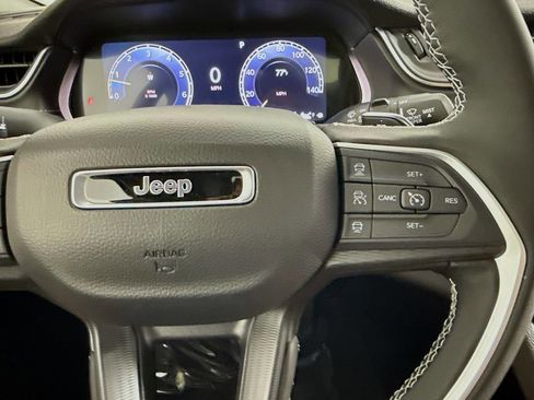 New 2025 Jeep Grand Cherokee Altitude image 32