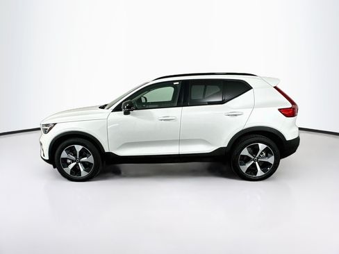 Used 2026 Volvo XC40 B5 Plus AWD/4WD image 4