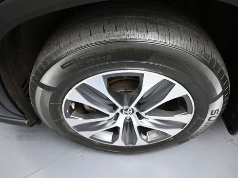 Certified 2020 Toyota Highlander XLE image 14