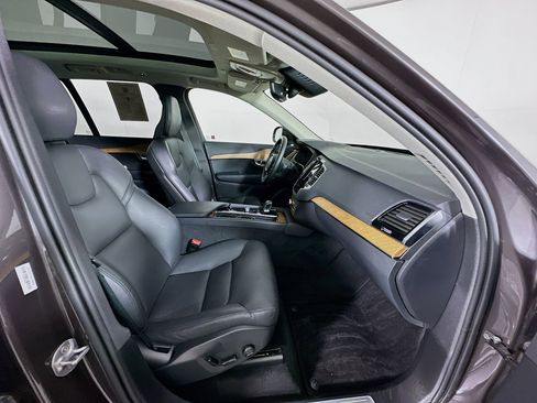 Used 2024 Volvo XC90 B6 Plus image 35