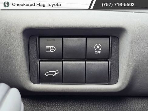 Used 2023 Toyota Highlander XLE AWD/4WD image 11