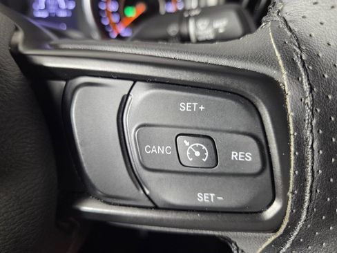 Used 2023 Jeep Gladiator Sport AWD/4WD image 16