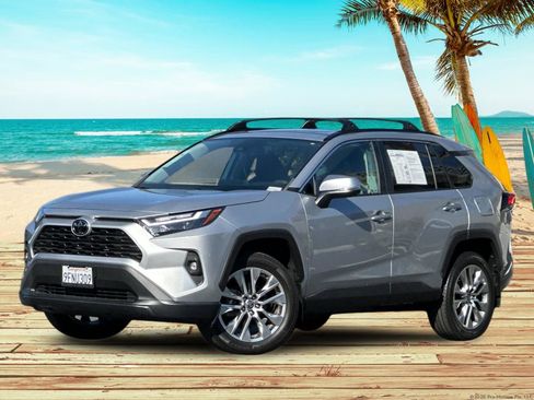 Used 2023 Toyota RAV4 XLE Premium image 2
