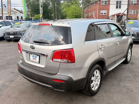Used 2013 Kia Sorento LX w/ Value Pkg FWD image 7