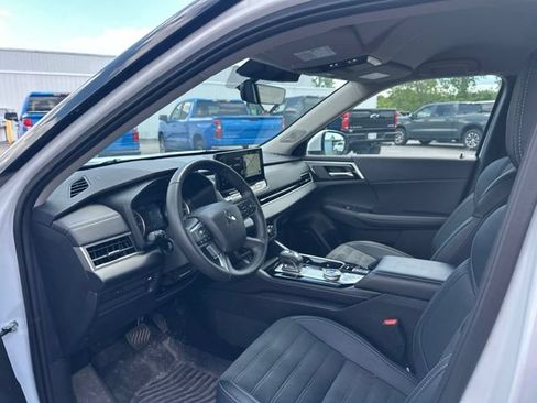 Used 2025 Mitsubishi Outlander SE AWD/4WD image 6
