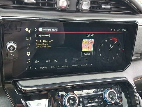 Used 2025 GMC Sierra 1500 AT4 w/ AT4 Premium Package AWD/4WD image 17