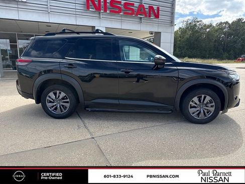 Certified 2024 Nissan Pathfinder SV image 11