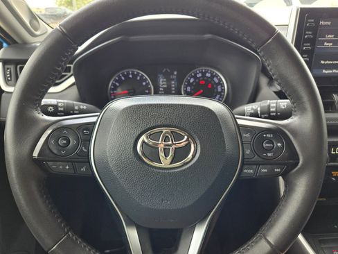 Used 2021 Toyota RAV4 XLE Premium FWD image 11
