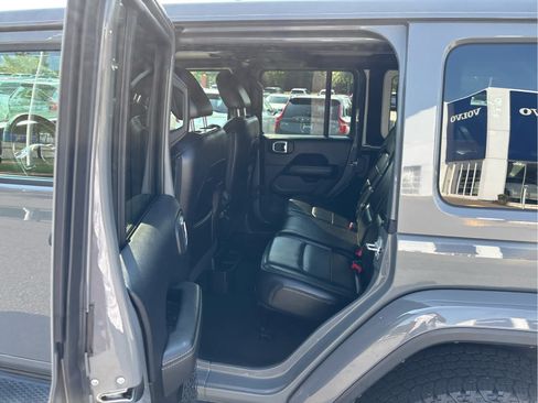 Used 2018 Jeep Wrangler Unlimited Sahara w/ Dual Top Group AWD/4WD image 15