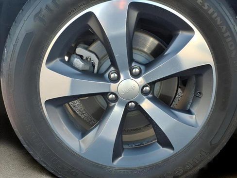 Used 2019 Jeep Cherokee Limited image 5