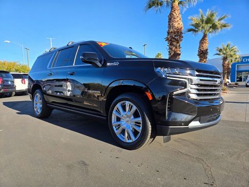 Used 2024 Chevrolet Suburban High Country w/ Advanced Technology Package image 1