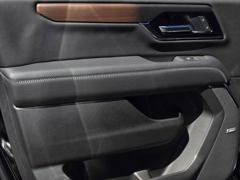 New 2026 GMC Yukon XL Denali w/ Sun & Power Step Package image 9