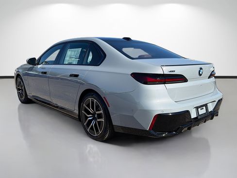 New 2026 BMW 750e xDrive w/ Executive Package image 5